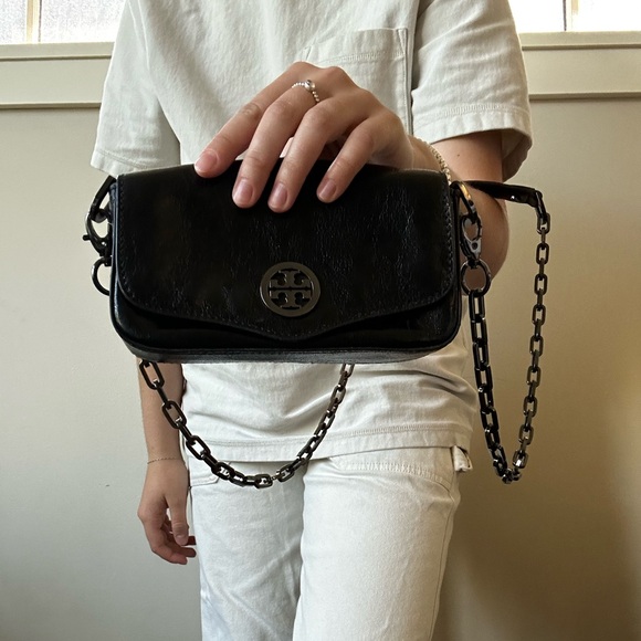 Tory Burch mini chain wallet bag. - Picture 4 of 5